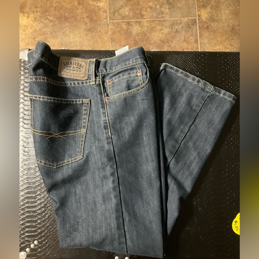 LEVI STRAUSS SIGNATURE slim straight jeans. 36x30 EUC